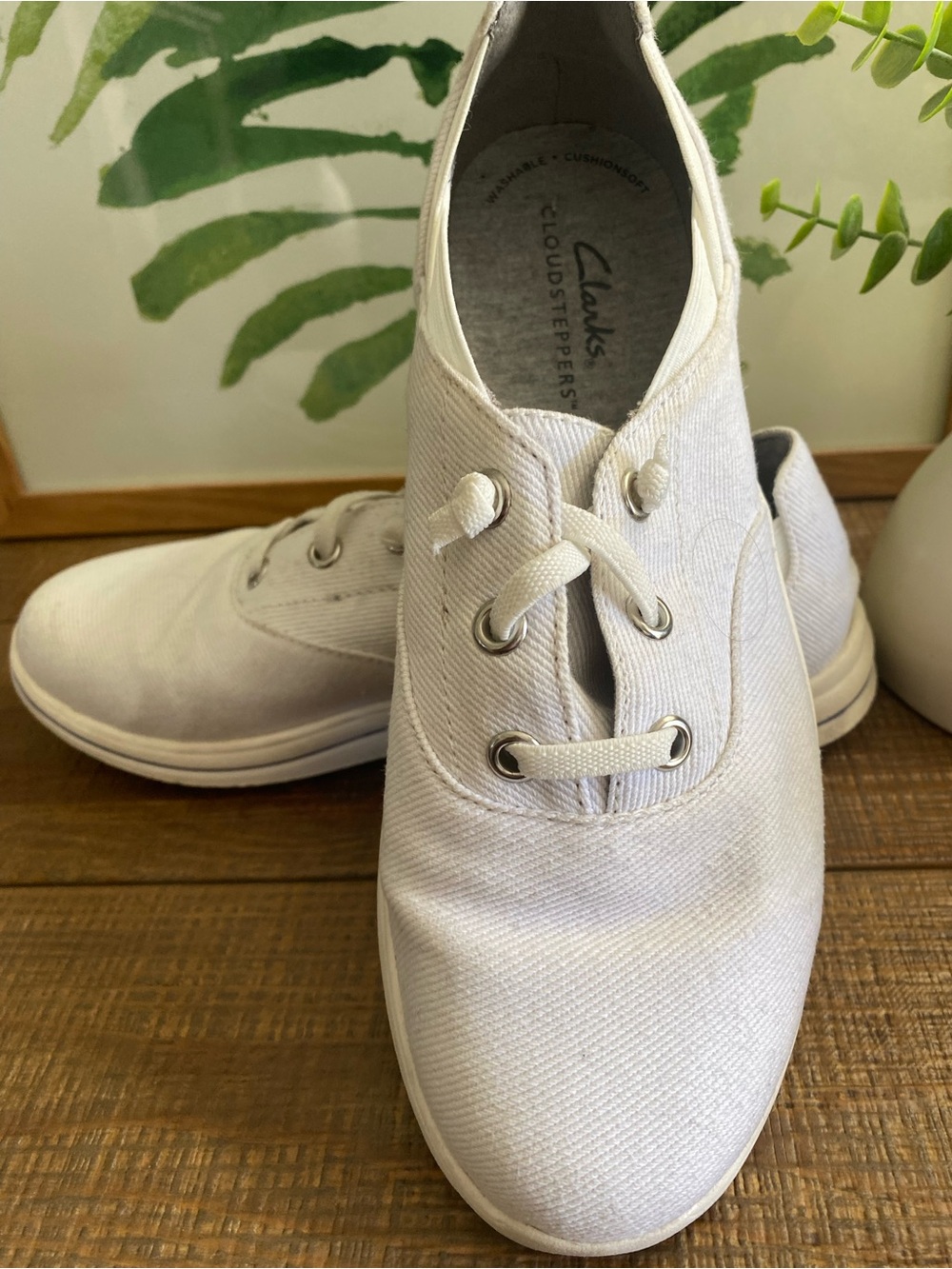 Clarks Cloudsstoppers Womens White Canvas Slip-On Sneakers